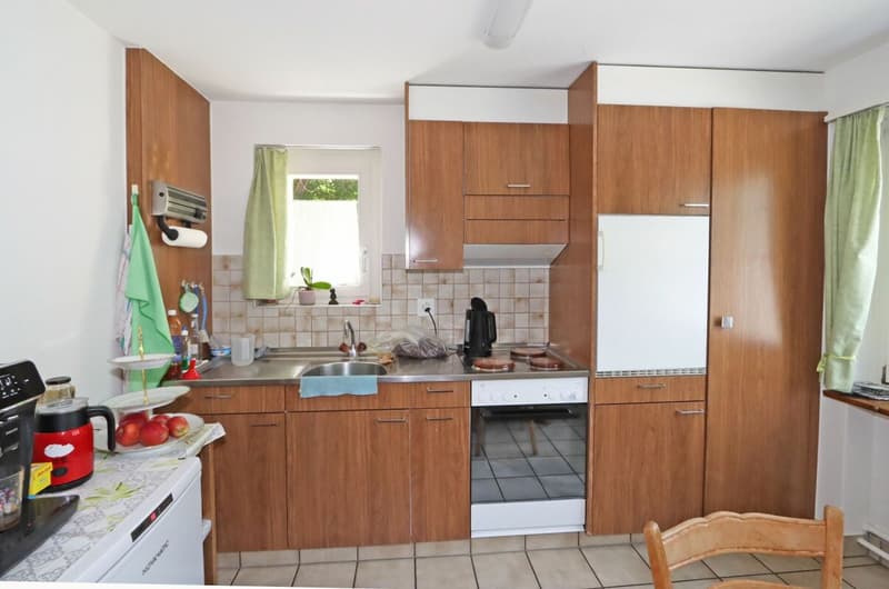 Apartment building with 4 residential units and a commercial space in Unterterzen SG (10)