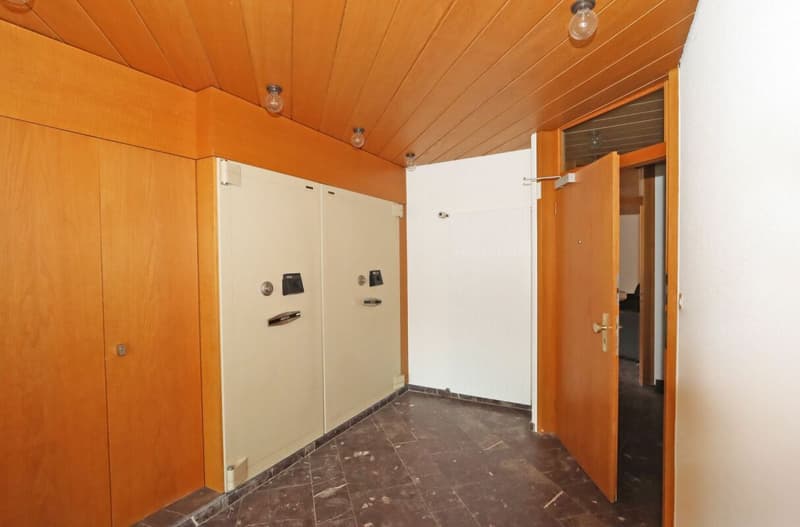 Apartment building with 4 residential units and a commercial space in Unterterzen SG (26)