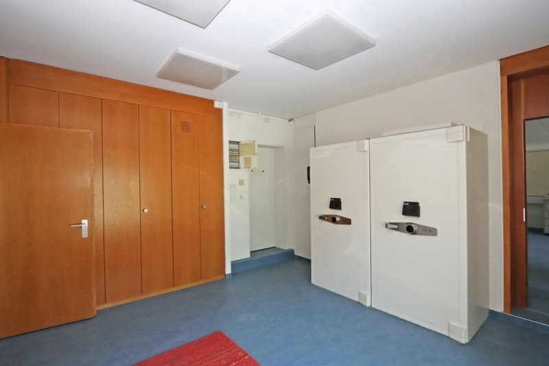 Apartment building with 4 residential units and a commercial space in Unterterzen SG (23)