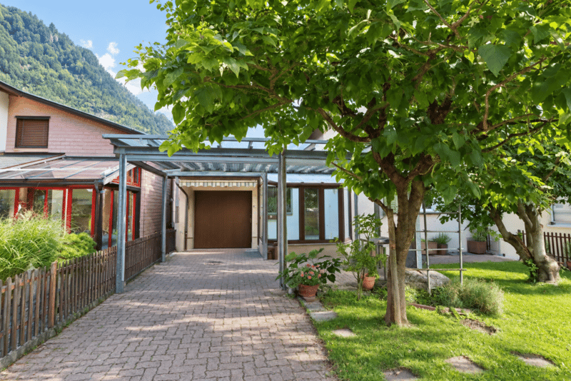 Garage mit Garten
