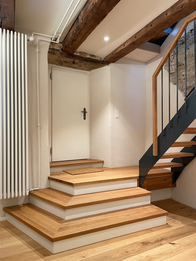 Garderobe mit Ausgang zum Höfli