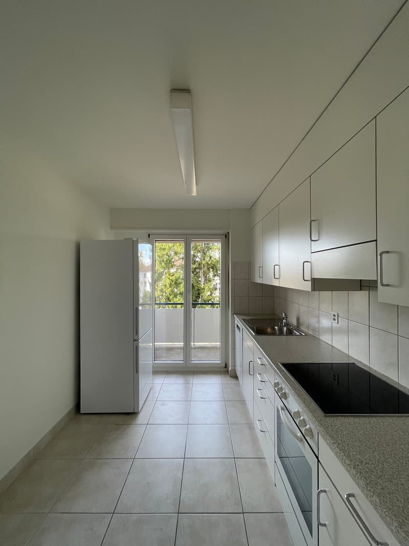 Küche mit Zugang zum Balkon Nord