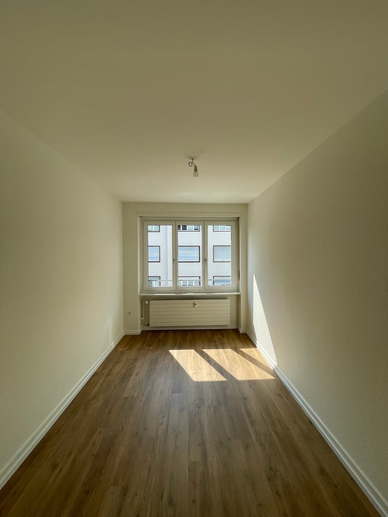 Zimmer 2 / Ausrichtung: Strassenseite