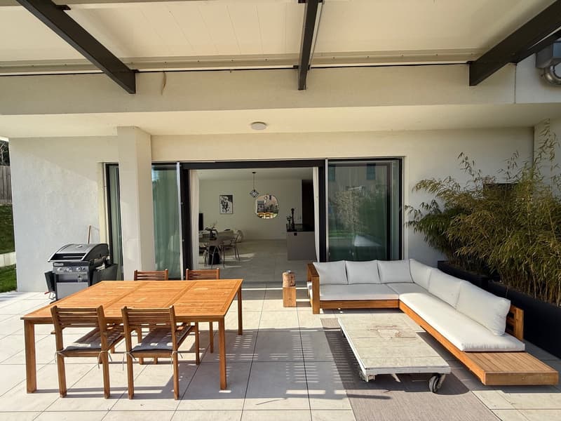 EXCLUSIVITY! Exceptional property with terrace and private garden in the La Coudre neighborhood! (2)