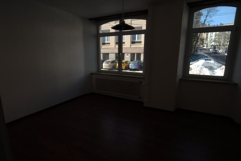 Appartement de 2 pces, ideal pour petit bureau, avec possibilité d'un garage (4)