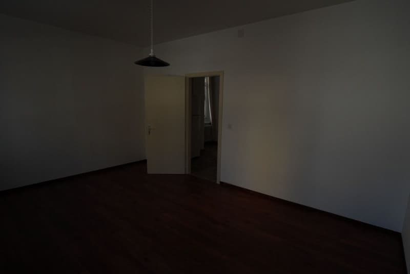 Appartement de 2 pces, ideal pour petit bureau, avec possibilité d'un garage (3)