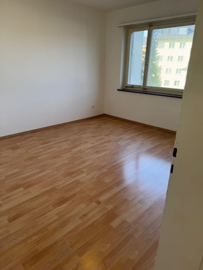Wunderschöne, grosszügige, ruhige + sonnige 2.5 ZIMMER-WOHNUNG (14)