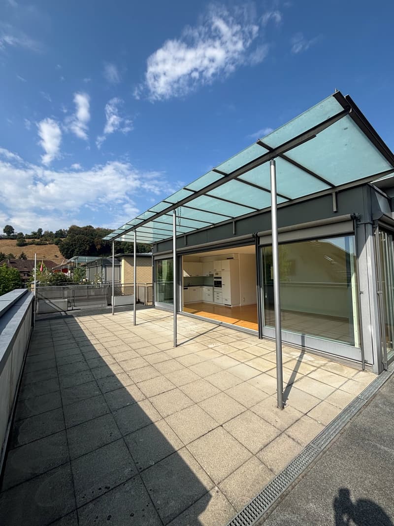 Appartement en attique spacieux avec grande terrasse au cœur de Worb (1)