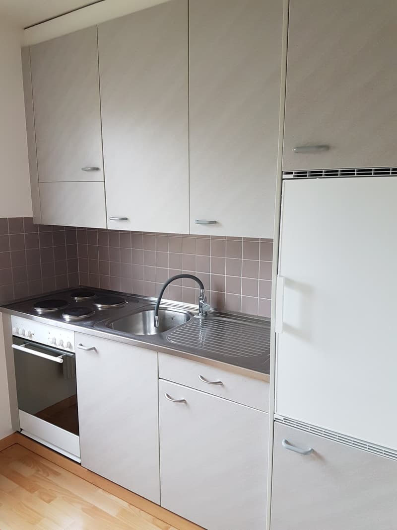 Grosszügige und helle Wohnung in Ittigen (2)