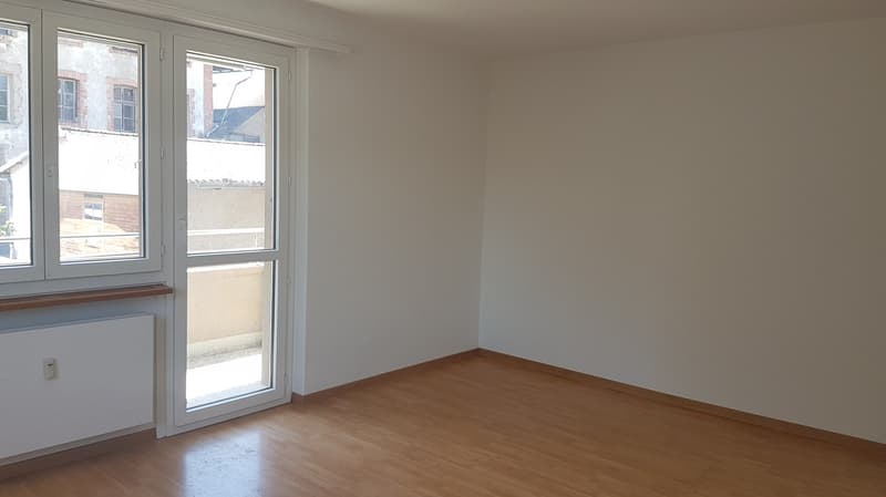 Sonnige 4-Zimmer-Wohnung mit Balkon in Dotzigen (5)