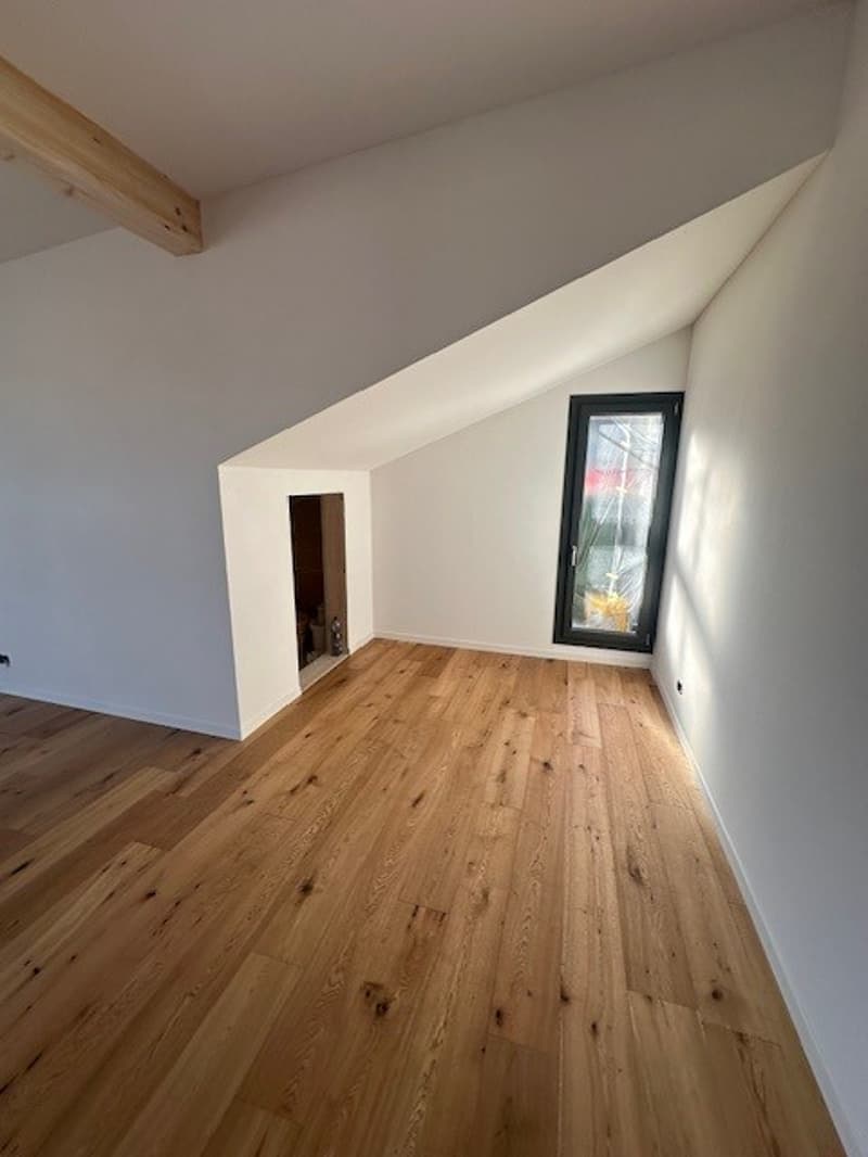 Moderne 3.5-Zimmer-Dachwohnung in Boll – Neubau mit Aussicht (3)