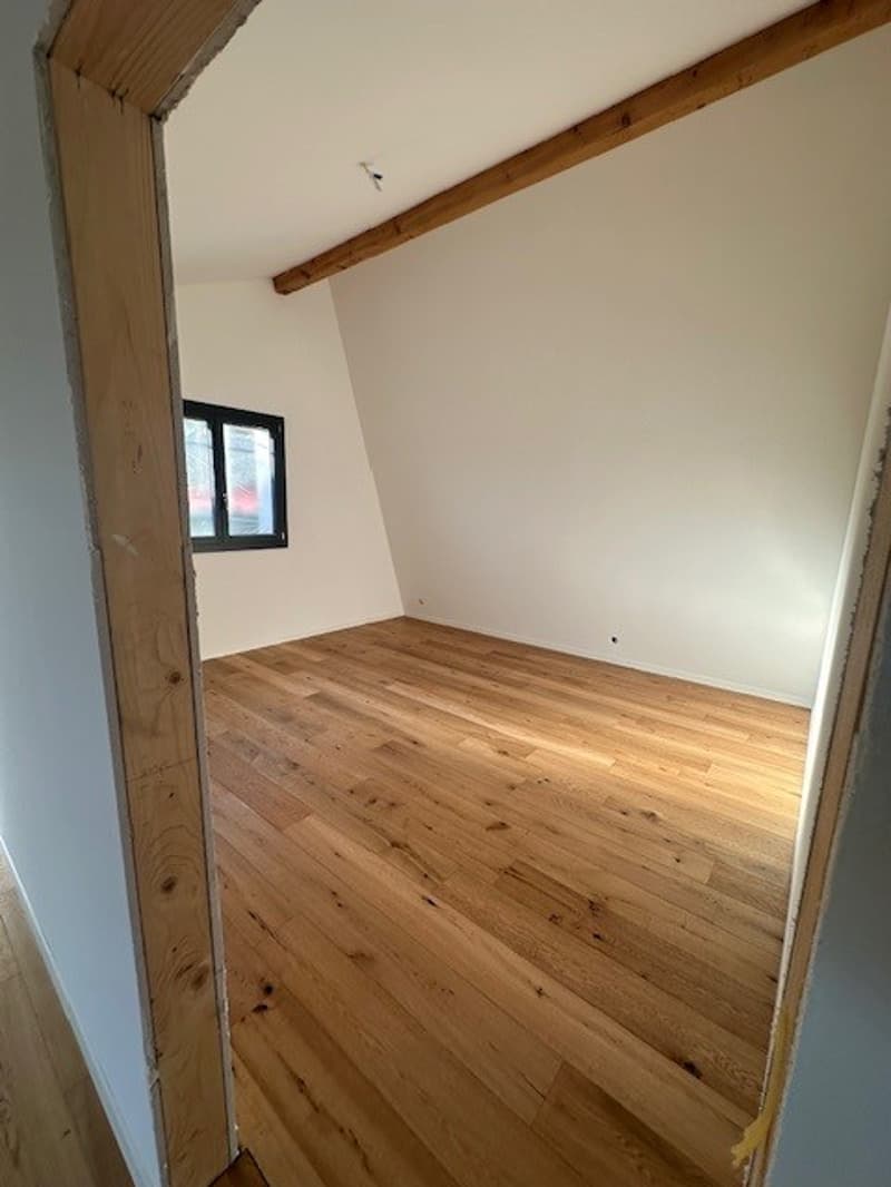 Moderne 3.5-Zimmer-Dachwohnung in Boll – Neubau mit Aussicht (6)