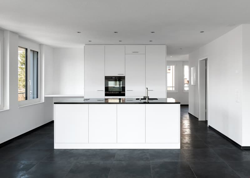 Moderne und grosszügige 2 1/2-Zimmer-Wohnung mit Balkon (3)