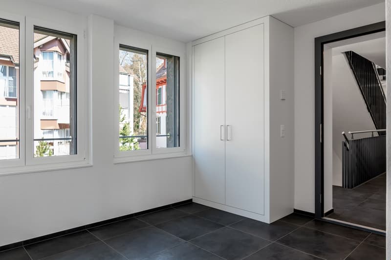 Moderne und grosszügige 2 1/2-Zimmer-Wohnung mit Balkon (9)