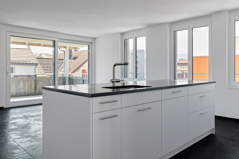 Moderne und grosszügige 2 1/2-Zimmer-Wohnung mit Balkon (1)
