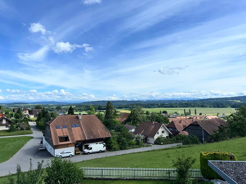 Bel appartement de 5,5 pièces en duplex avec vue imprenable à Grossaffoltern (2)