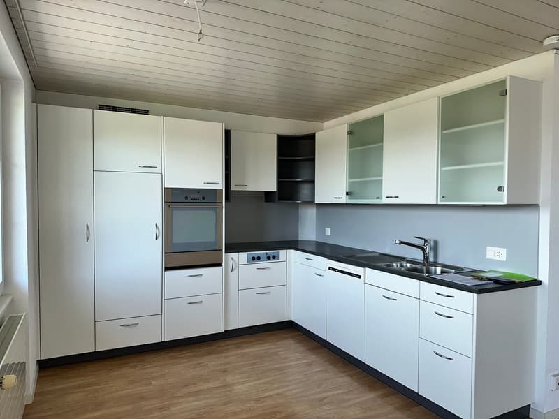 Bel appartement de 5,5 pièces en duplex avec vue imprenable à Grossaffoltern (3)