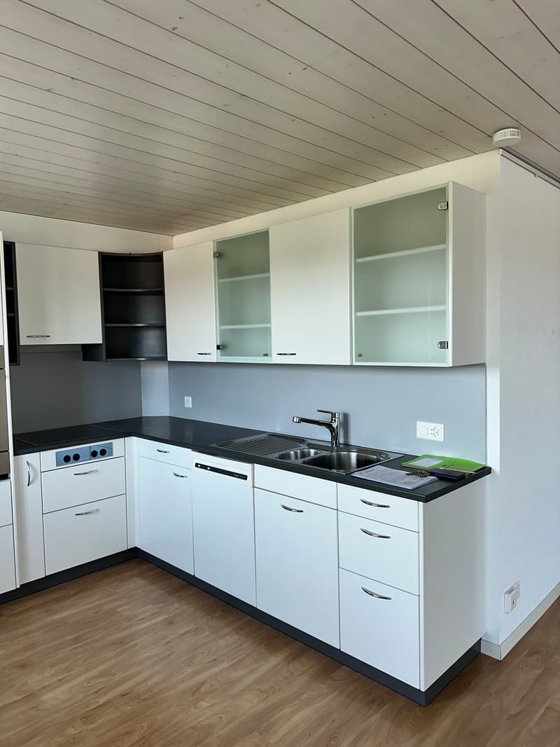 Bel appartement de 5,5 pièces en duplex avec vue imprenable à Grossaffoltern (4)