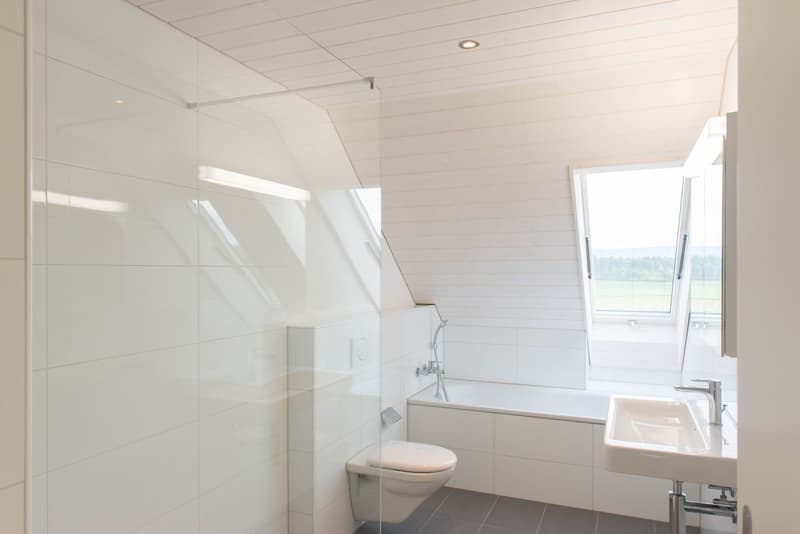 Grosszügige, moderne  4 1/2-Zimmer-Dachwohnung mit Galerie und Sicht ins Grüne in Rapperswil / BE (13)