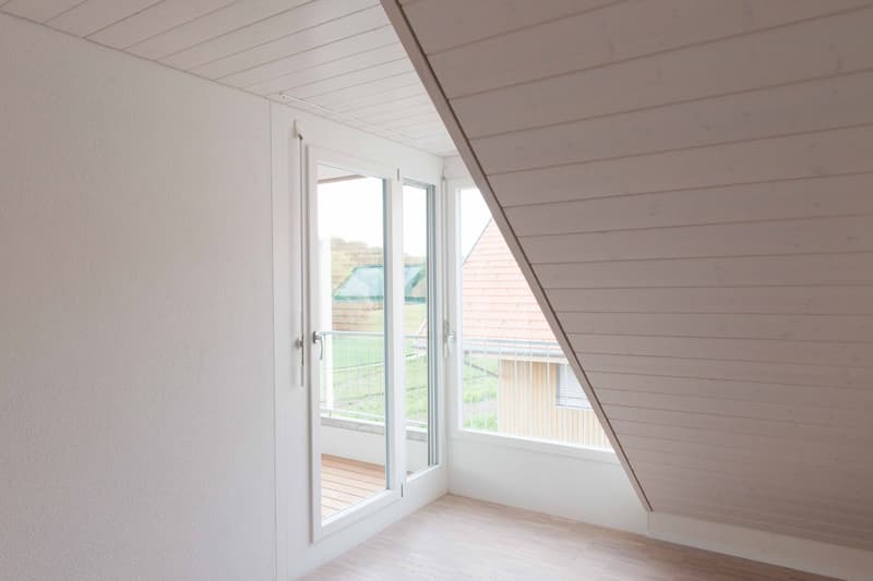 Grosszügige, moderne  4 1/2-Zimmer-Dachwohnung mit Galerie und Sicht ins Grüne in Rapperswil / BE (7)