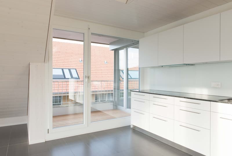 Grosszügige, moderne  4 1/2-Zimmer-Dachwohnung mit Galerie und Sicht ins Grüne in Rapperswil / BE (5)