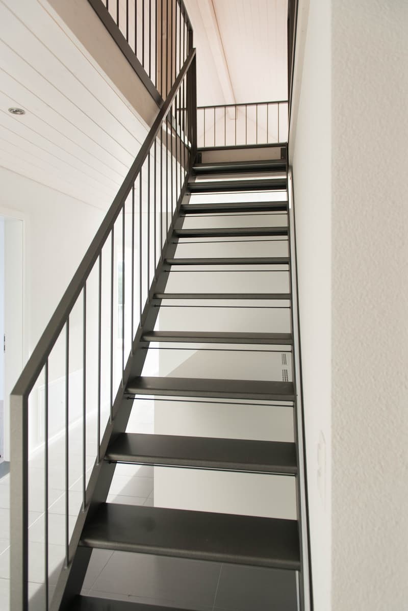 Grosszügige, moderne  4 1/2-Zimmer-Dachwohnung mit Galerie und Sicht ins Grüne in Rapperswil / BE (8)
