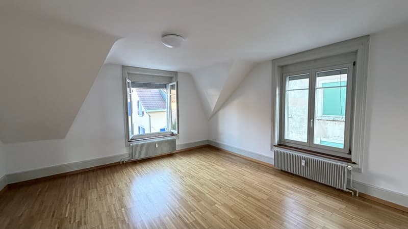 schön + ruhig: 3-Zimmer-Altbau-Dachwohnung Nähe Bahnhof, Schöneggstr. 20, Biel (8)