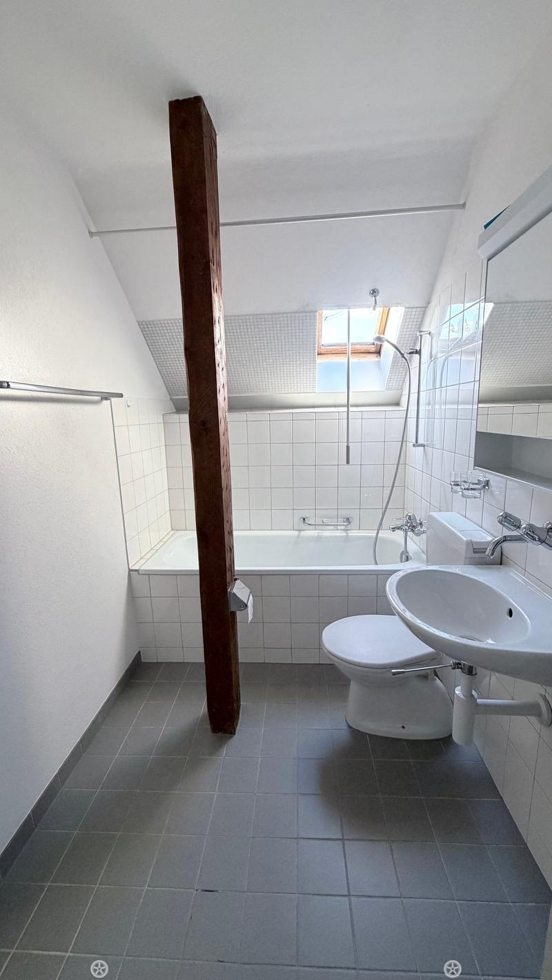 schön + ruhig: 3-Zimmer-Altbau-Dachwohnung Nähe Bahnhof, Schöneggstr. 20, Biel (4)