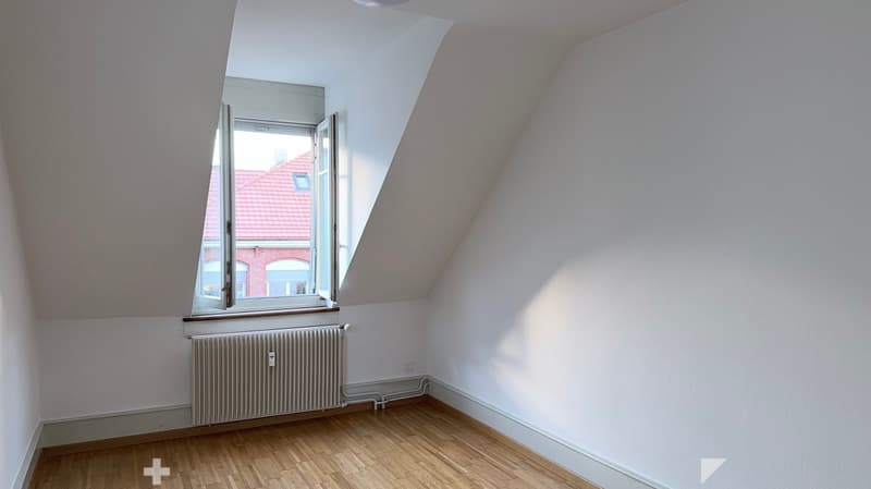 schön + ruhig: 3-Zimmer-Altbau-Dachwohnung Nähe Bahnhof, Schöneggstr. 20, Biel (7)