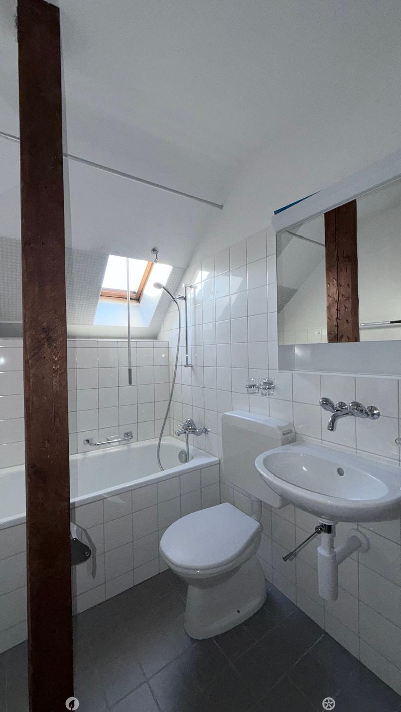 schön + ruhig: 3-Zimmer-Altbau-Dachwohnung Nähe Bahnhof, Schöneggstr. 20, Biel (5)