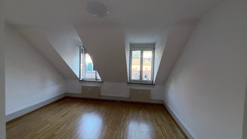 schön + ruhig: 3-Zimmer-Altbau-Dachwohnung Nähe Bahnhof, Schöneggstr. 20, Biel (9)