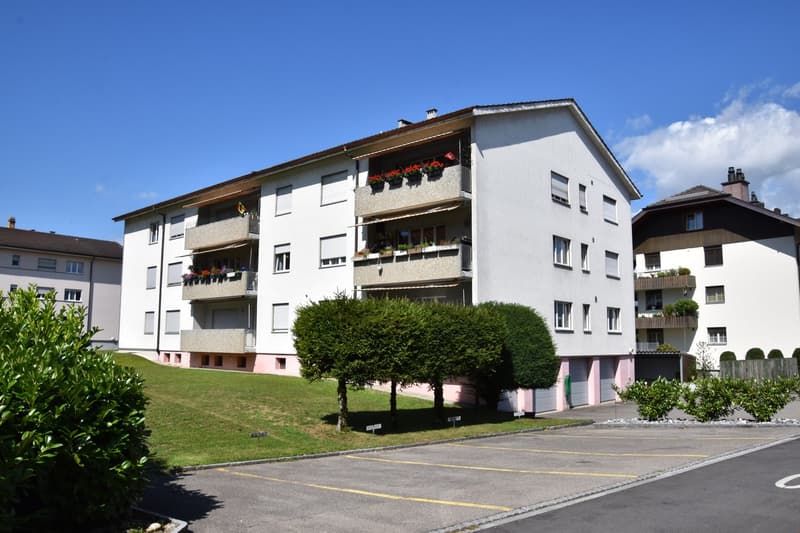 grosszügige 4.5-Zimmer-Wohnung mit sonnigem Balkon in Studen (1)