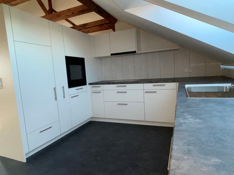 modern und hell: 3.5 Zimmer-Dachwohnung in Rapperswil/BE (3)