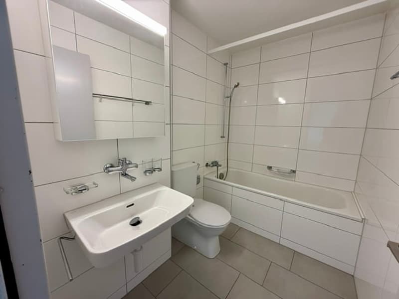 Helle 3-Zimmer-Wohnung mit Balkon und Aussicht in Brügg (4)