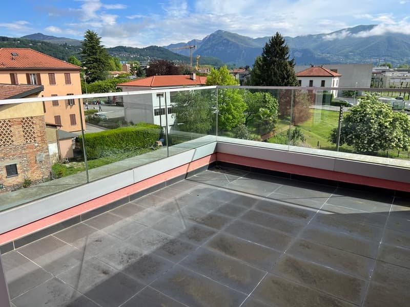 Moderno attico di 3.5 locali a Stabio con doppio balcone (3)