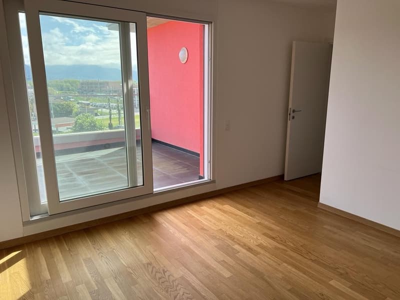 Moderno attico di 3.5 locali a Stabio con doppio balcone (4)