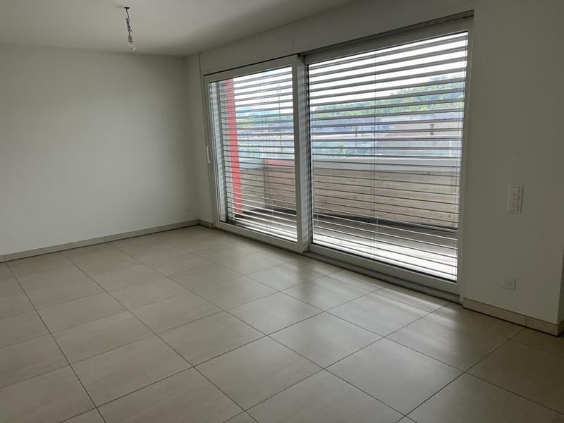Moderno attico di 3.5 locali a Stabio con doppio balcone (5)