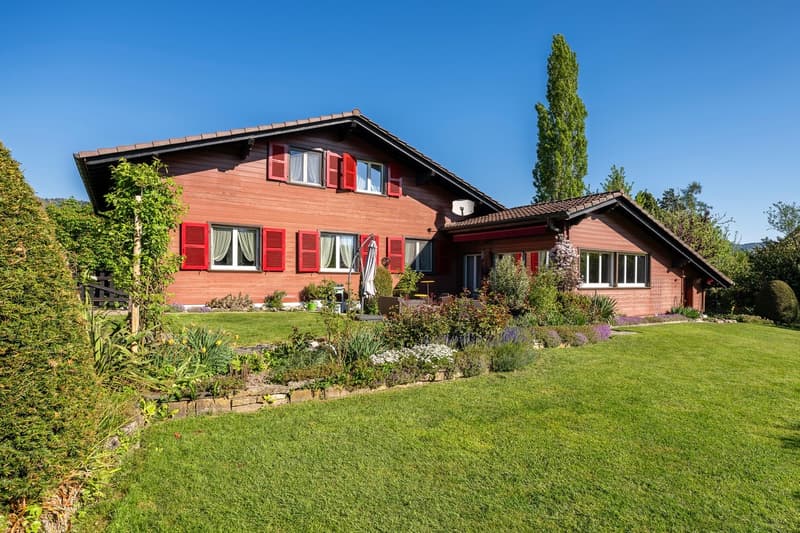 Charmantes 6.5 Zi.- Einfamilienhaus mit grosszügigem Raumangebot und gepflegtem Garten (1)