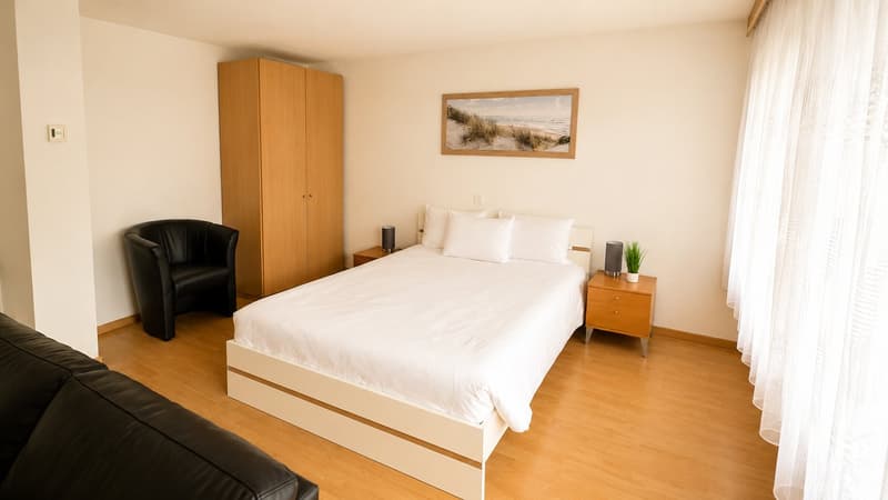 Möbliert wohnen im Herzen von Biel – 40 m², Balkon, Klima & Sauna (10)