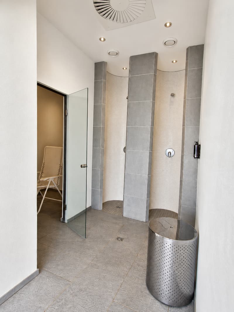 Möbliert wohnen im Herzen von Biel – 40 m², Balkon, Klima & Sauna (13)