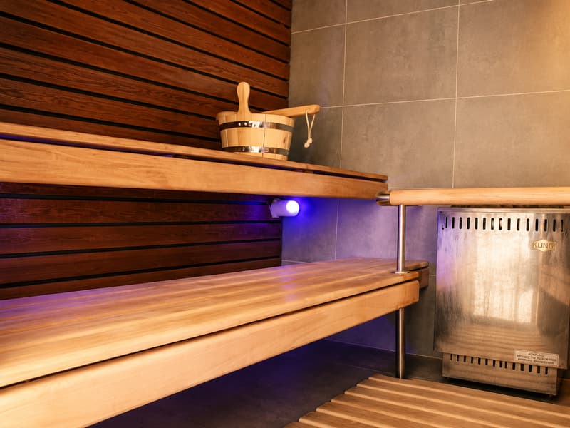 Möbliert wohnen im Herzen von Biel – 40 m², Balkon, Klima & Sauna (9)