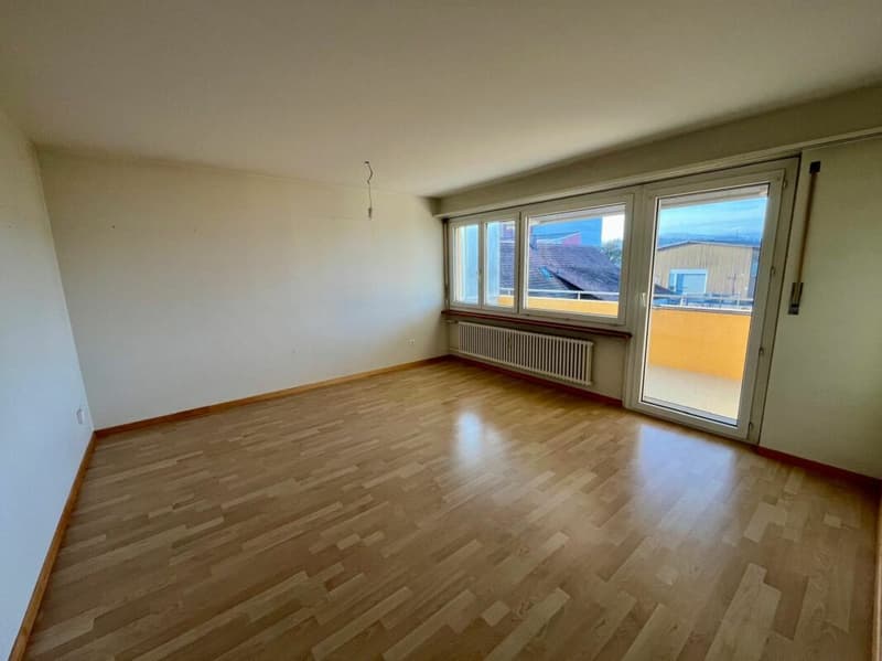 ruhige 4.5-Zimmerwohnung im 3. OG (Lift) mit Fernsicht (1)