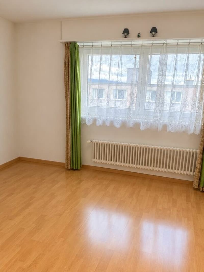 Ruhige 4.5-Zimmerwohnung im 3. OG (Lift) mit Fernsicht (7)