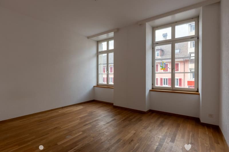 Helle 3.5-Zimmer-Wohnung mit hohen Räumen und gedecktem Balkon (1)