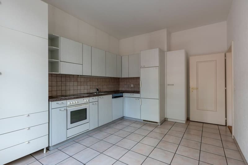 Helle 3.5-Zimmer-Wohnung mit hohen Räumen und gedecktem Balkon (9)