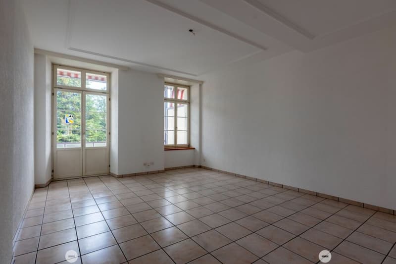 Helle 3.5-Zimmer-Wohnung mit hohen Räumen und gedecktem Balkon (5)
