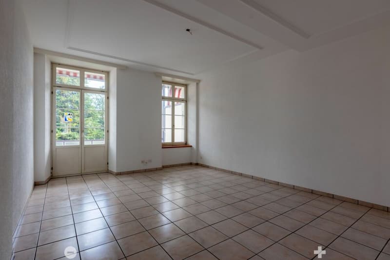 Helle 3.5-Zimmer-Wohnung mit hohen Räumen und gedecktem Balkon (5)