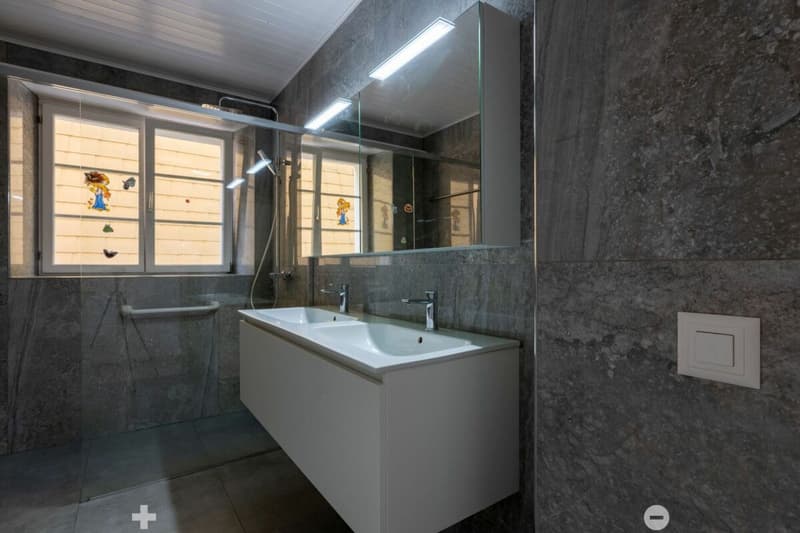 Helle 3.5-Zimmer-Wohnung mit hohen Räumen und gedecktem Balkon (7)