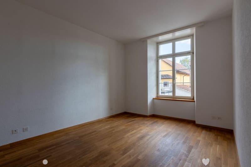 Helle 3.5-Zimmer-Wohnung mit hohen Räumen und gedecktem Balkon (3)