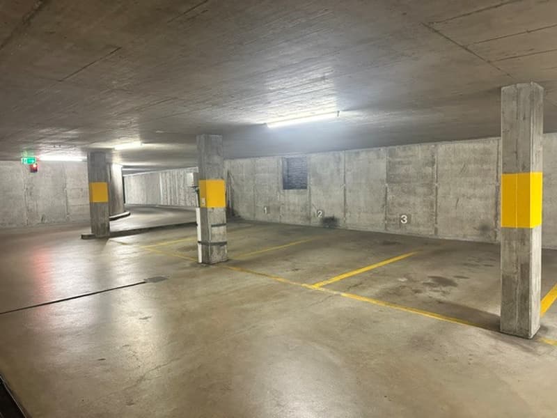 Parcheggio in affitto in una posizione centrale a Münchenbuchsee (4)